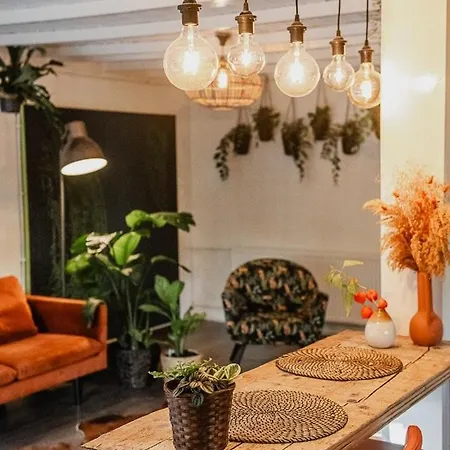 Planty - With Bath Tub Hébergement de vacances *