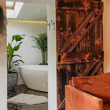 Planty - With Bath Tub Hébergement de vacances