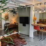 Planty - With Bath Tub Halle