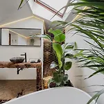 Planty - With Bath Tub