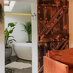 Planty - With Bath Tub Vakantiehuis