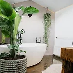 Planty - With Bath Tub Vakantiehuis Halle