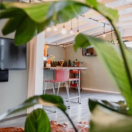 Planty - With Bath Tub Holiday home